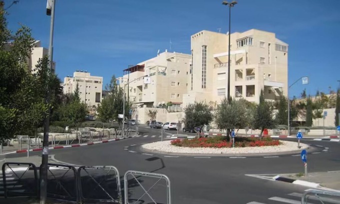 Jerusalem Apartment | HEART OF JERUSALEM APARTMENT, WIFI , 2 BEDROOMS SLEEP 6+ peoplenwith parking.