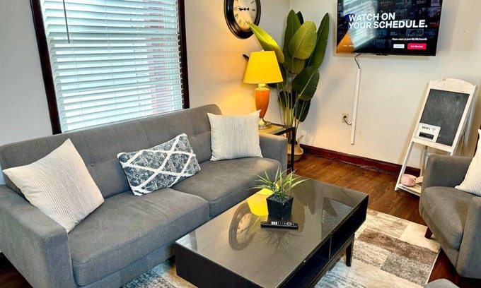 Detroit - Shoreway House | Heart of Ohio Home – Relax & Explore