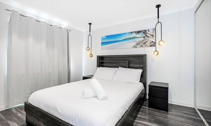 Redfern Apartment | Heated 1 bedroom on quiet street, walk to Central