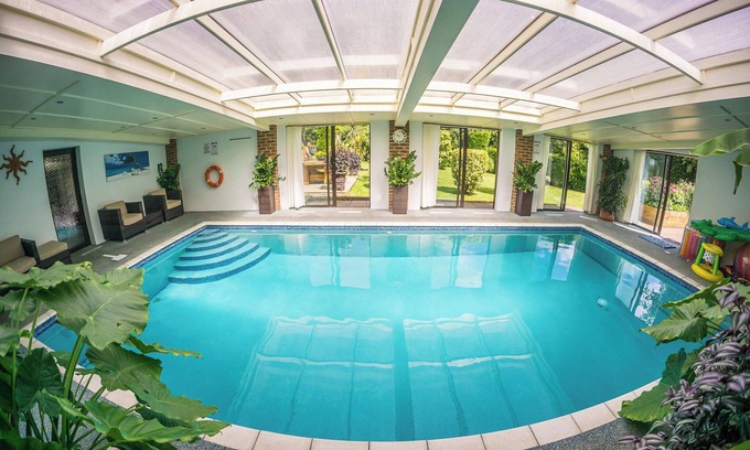 Hastings Cottage | Heated indoor pool & spa, countryside holiday cottage near the beach & park