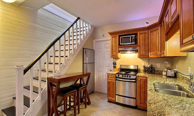 Metropolitan House | Heated Pool Access | 5*Clean | Flex Cancelation