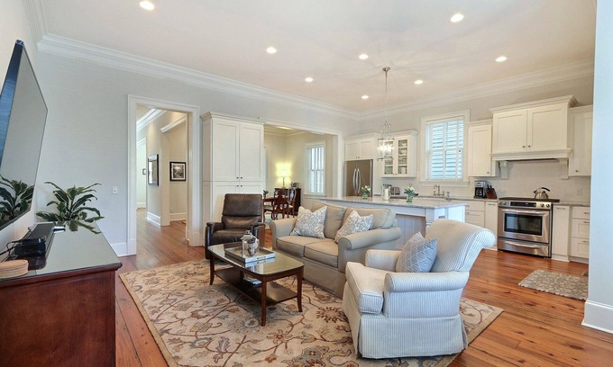Historic Downtown Savannah House | Heated Pool Access | 5*Clean | Flex Cancelation