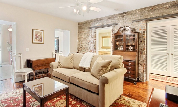 Savannah Victorian District Apartment | Heated Pool Access | 5*Clean | Flex Cancelation