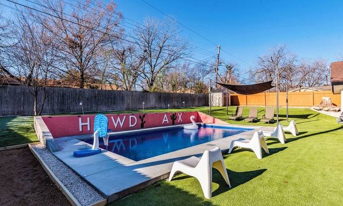 Windsor Hills House | Heated Pool/Hot Tub/Mini golf/Bocce Ball Court Home near Downtown/Domain