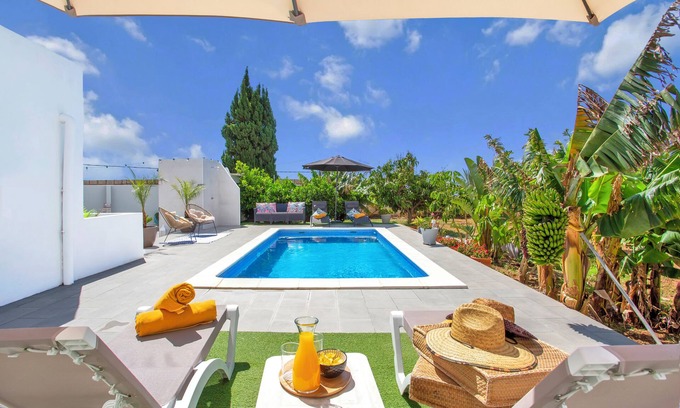 Arafo House | Heated private pool