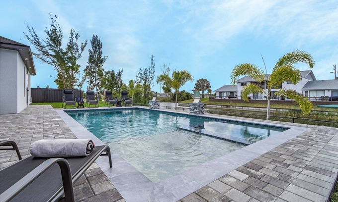 Pelican House | Heated Saltwater Pool & Spa with Outdoor Kitchen - Serenity Retreat - Roelens