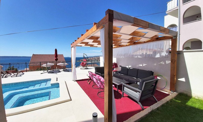 Businci Apartment | Heated swimming pool, stunning sea view terrace ap8