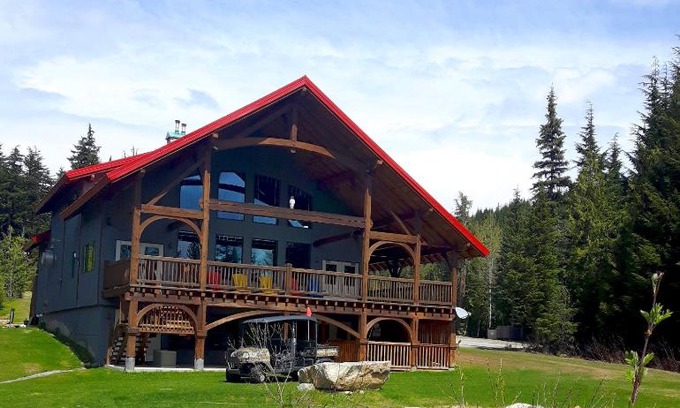 Golden Hotel | Heather Mountain Lodge