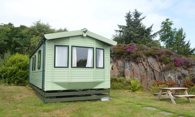 Slate Islands House | HEATHER, pet friendly, country holiday cottage, with a garden in Oban