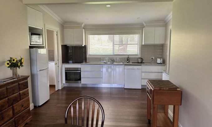 Lidster Cottage | Heatherlea Cottage - country weekend stay