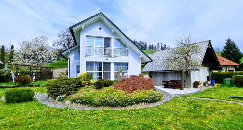 Dolenje Brdo Apartment | Heaven Can Wait Country Retreat