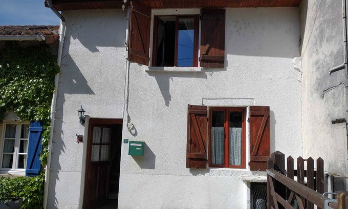 Cieux Cottage | Heaven's CottagenIn the heart of the Monts de Blond, next to a fishing lake.