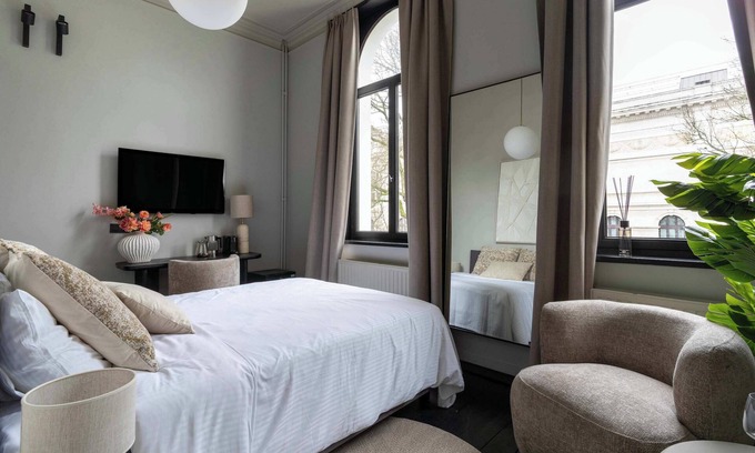 South Antwerp Apartment | Heaven Suite with Museum Views