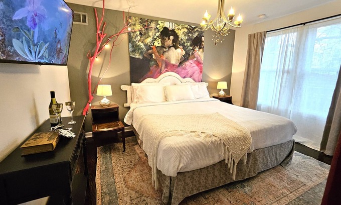 Broadmoor Apartment | Heavenly Attic suite. Uptown near Universities. Minutes to French Quarter