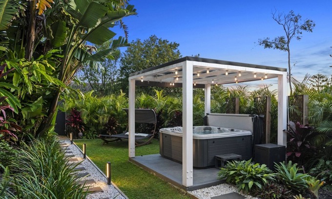 Bateau Bay Apartment | Heavenly Spa Retreat is a cosy and private retreat exclusively for couples.