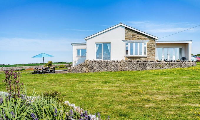 Southerndown House | Heavenly View - Three Bedroom House, Sleeps 6