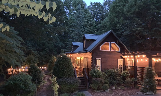 Moravian Falls Cabin | Heaven’s Door Mountain Retreat with Hot Tub