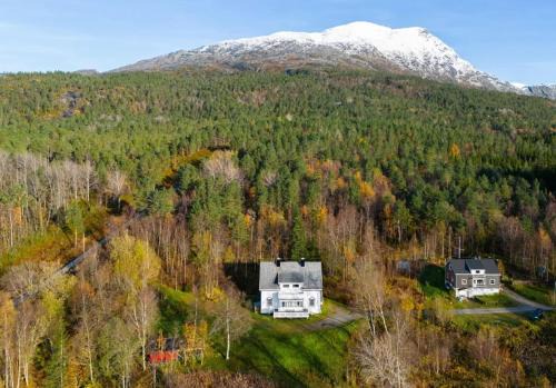 Tverlandet Villa | Heggmoen Lodge