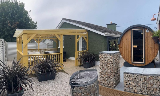 Ballina House | Heirloom Lodge, a cozy one-bedroom rental infused with luxurious touches. nn