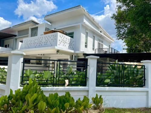 Ulu Tiram House | Heliconia Design Home With Pool BBQ KTV JB AEON Tebrau