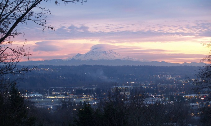 Bryn Mawr-Skyway House | Helicopter House - Rare tree belt location -180* view of Kent Valley & Mt Rainer