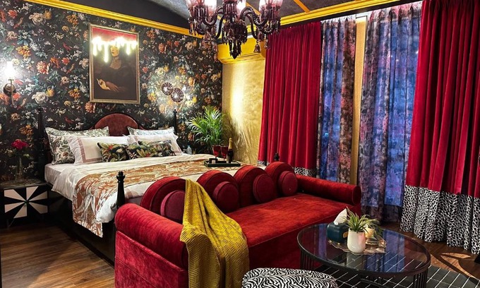 Gomti Nagar Bed & Breakfast | Helios Maximus by Archipixels Homes