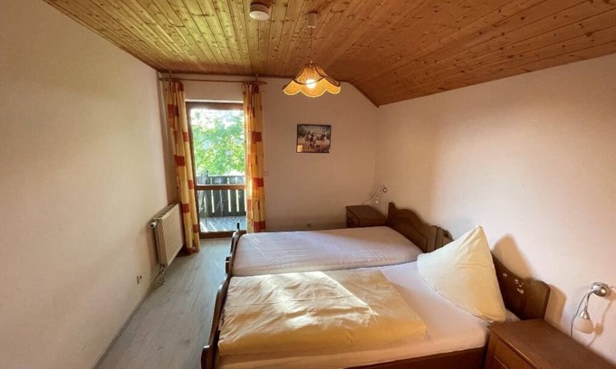 Seebarn Apartment | Helle Ferienwohnung für bis zu Vier Personen mit Balkon