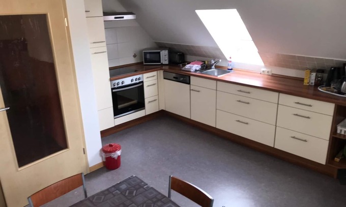 Dasing Apartment | Helle Fewo mit großzügiger Wohnküche und kostenfreiem WLAN