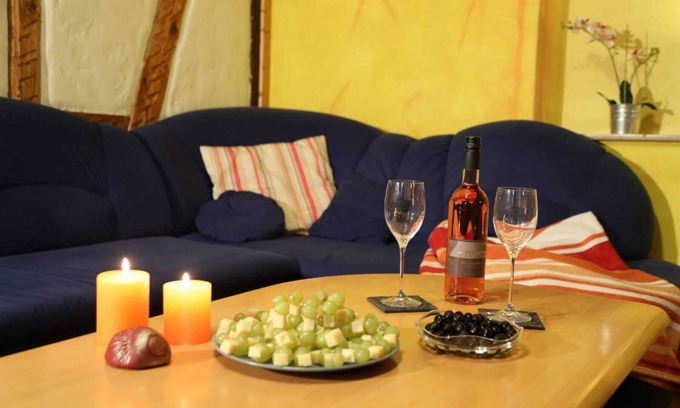 Ebertsbronn Apartment | Helle Mansardenwohnung (60qm) für 4 Personen auf 2 Etagen