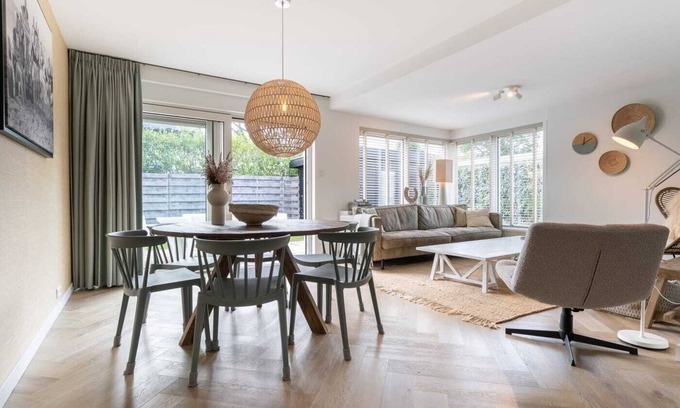 Groot Valkenisse House | Hello Zeeland - Vakantiewoning Beach Lodge Zilt