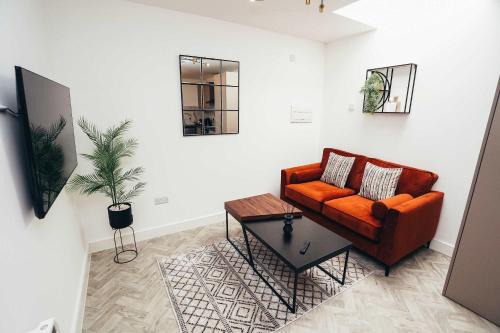 Barrow-on-Trent Apartment | Hen & Chickens Luxury Apartments, Free Parking, By DerBnB
