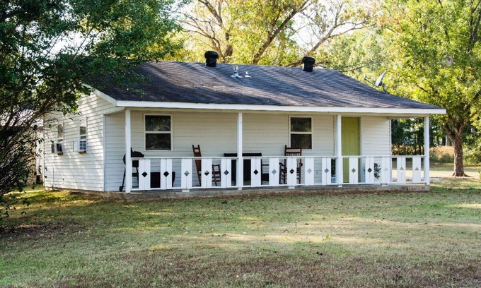 Henderson House | Henderson, TN: Stillwaters Farm's Urban Cottage
