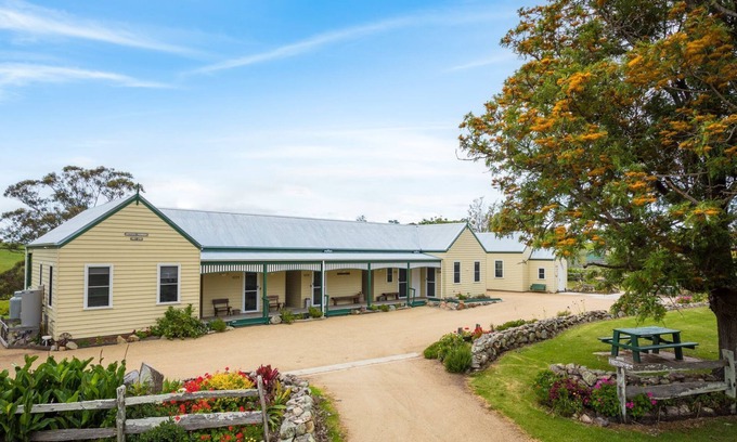 Central Tilba Cabin | Henkley Cottage 1 - Isaiah