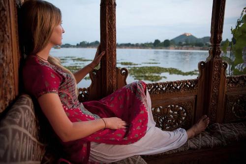 Dal Lake Hotel | Heritage Amina Group Of Houseboats