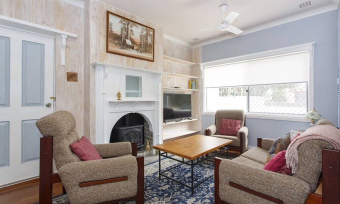 Hamilton Hill House | Heritage Cottage - 2-bedrooms