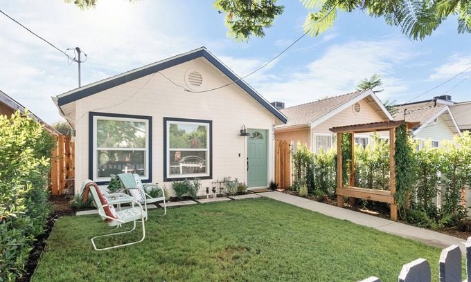 North Hollywood House | Heritage Design Luxury Bungalow with Modern Amenities