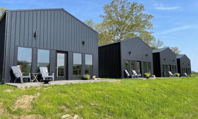 Mount Sterling House | Hermann Modern Lakeside Cabin (Cabin 2)