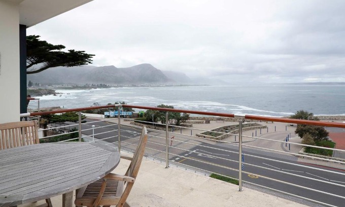 Hermanus City-Centre Apartment | Hermanus Seaview Apartment