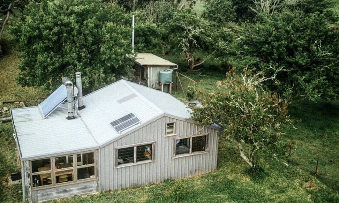 Hernani Cabin | Hernani Wilderness Hut: WeilHouse Living