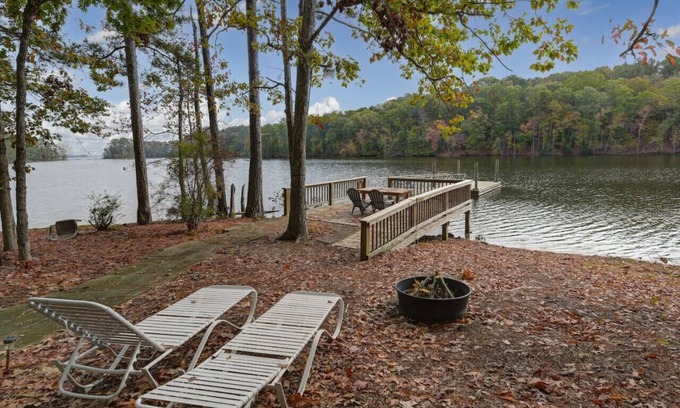 Leesville House | Heron's Flight | Sleeps 6 on Lake Murray