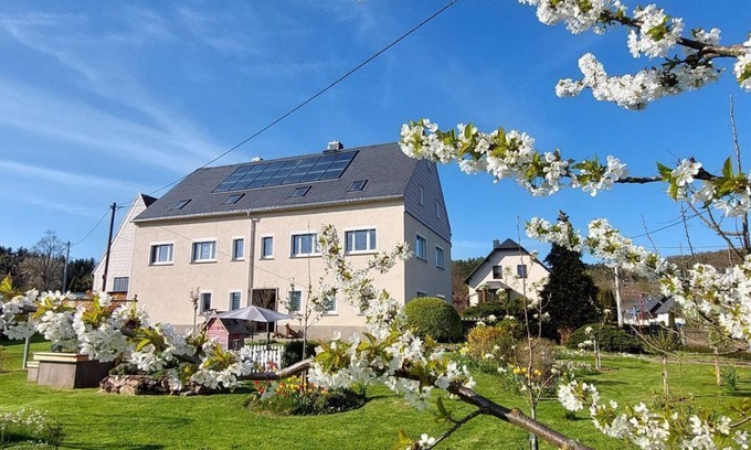 Olbernhau Apartment | HERZstück Erzgebirge - Comfort vacation apartment with family bed & bathtub