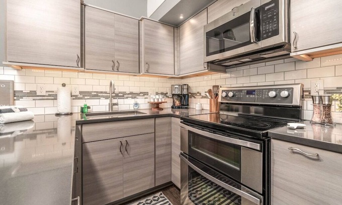 Century West House | HGTV modern luxury condo/Old Mill/Ski/Hot tub