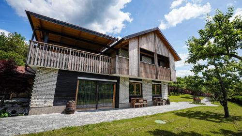 Kostel Apartment | Hiša na Hribu- A Peaceful Hilltop Escape above river Kolpa