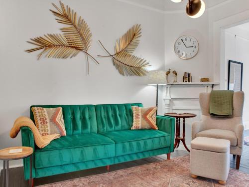 Metropolitan House | Hiatus House