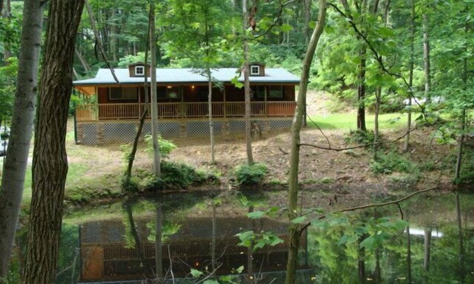 Rockbridge Cabin | Hickory Grove Cabin On 8 Acres With Private Fishing Pond.