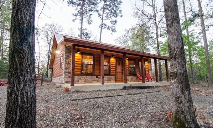 Broken Bow Cabin | Hickory Moon - 1 Bedroom Couples Cabin near Beavers Bend Park