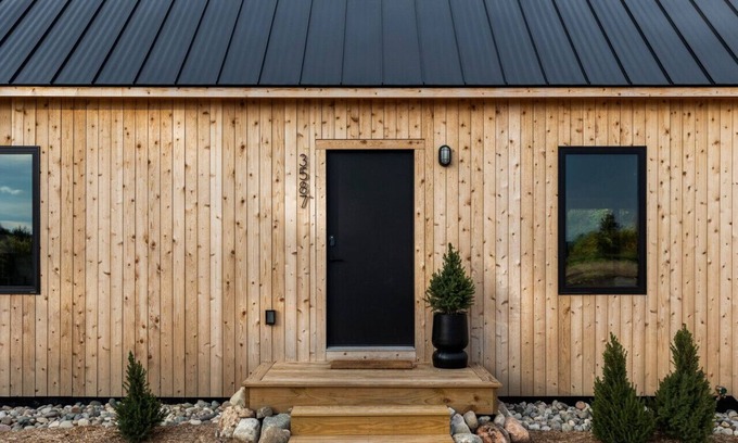 Petoskey Cabin | Hidden Acres - Austur Cabin