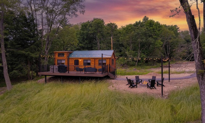 Shippenville Cabin | Hidden Creek Hideaway w/Hot Tub & Views + Fire Pit