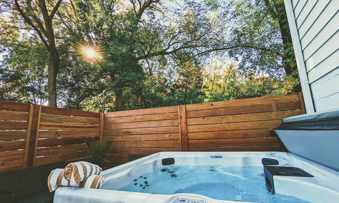 Columbia Heights House | Hidden Garden Suite & Spa