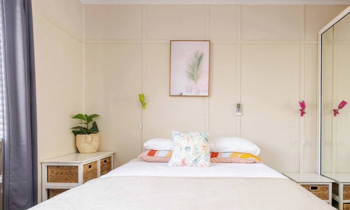 Taigum House | Hidden Gem 1 Brm House - by shops WiFi+Parking+A/C